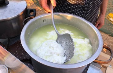 food-tour-live-cheese-making