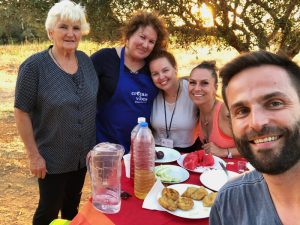 farm food tour & live cheese making demonstration, familial experience