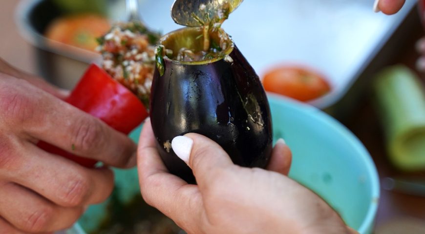 chania-cooking-making-gemista-