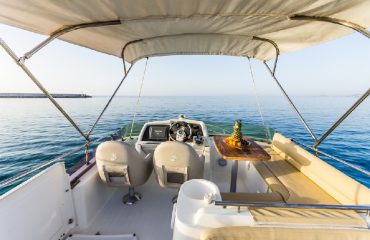 private_boat_reth_upper_sitting_area