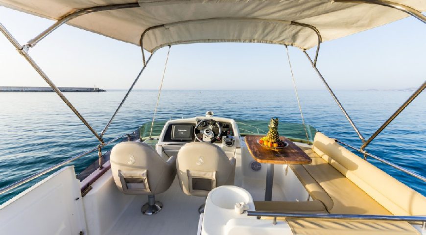 private_boat_reth_upper_sitting_area