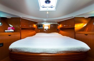 private_yacht_reth_cabin1
