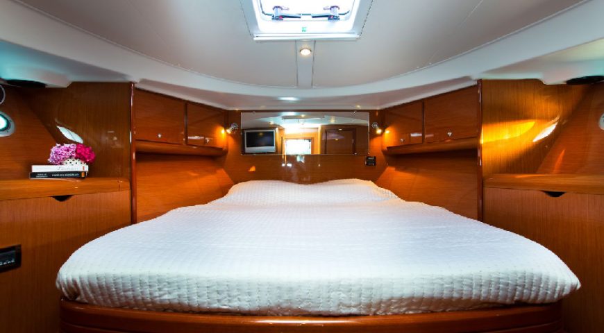 private_yacht_reth_cabin1