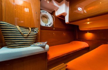 private_yacht_reth_cabin2
