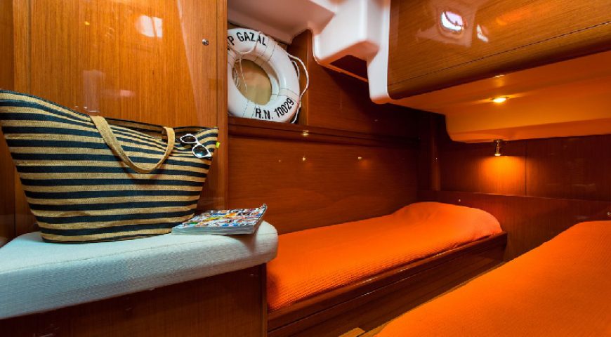private_yacht_reth_cabin2